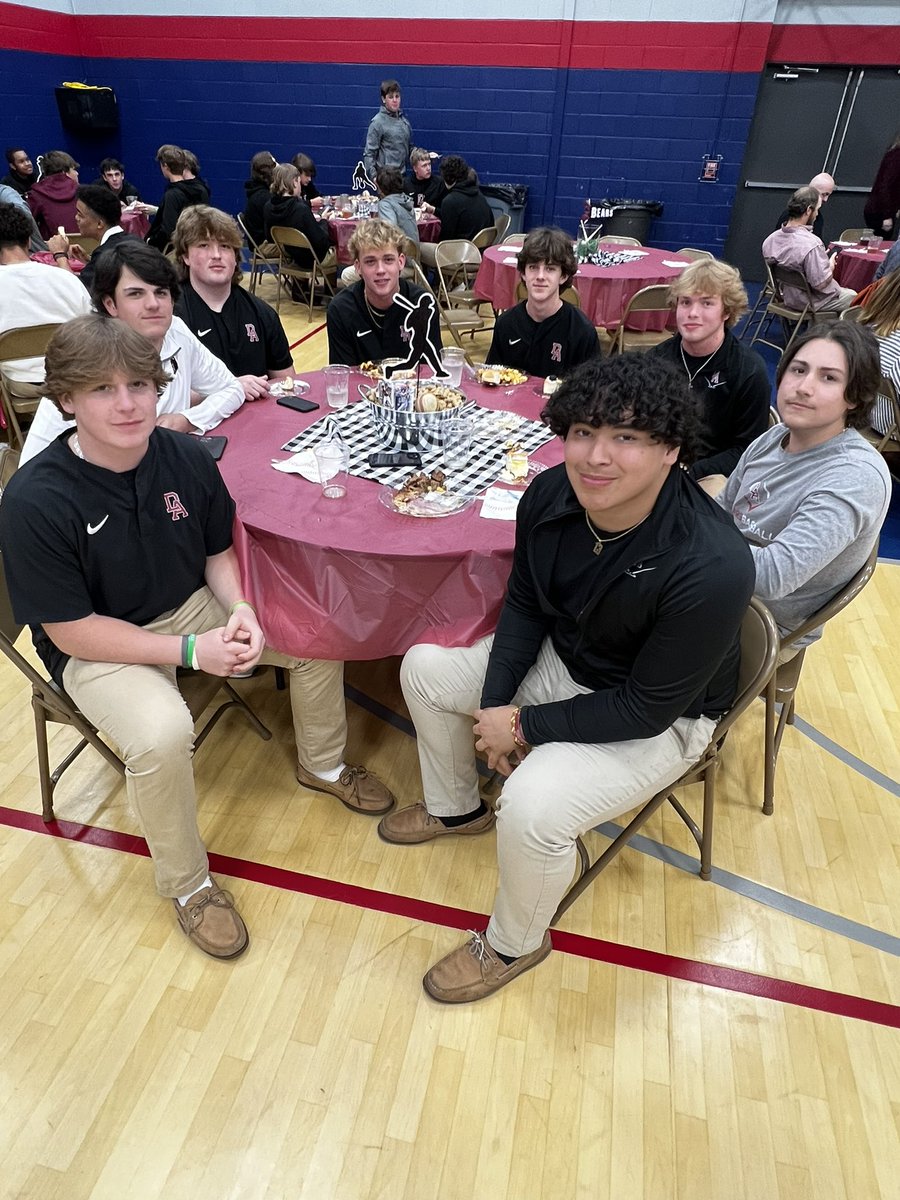 davidsonacademy's tweet photo. A big thanks to former college baseball coach @DaveSerrano11 for speaking to our players and their parents at our baseball program’s pre-season dinner. He had lots of words of wisdom and advice for the @DavidsonAcadBB family. Go Bears! @athletics_da @Cody_Church9 #theDAway https://t.co/LUwPKgb1nQ