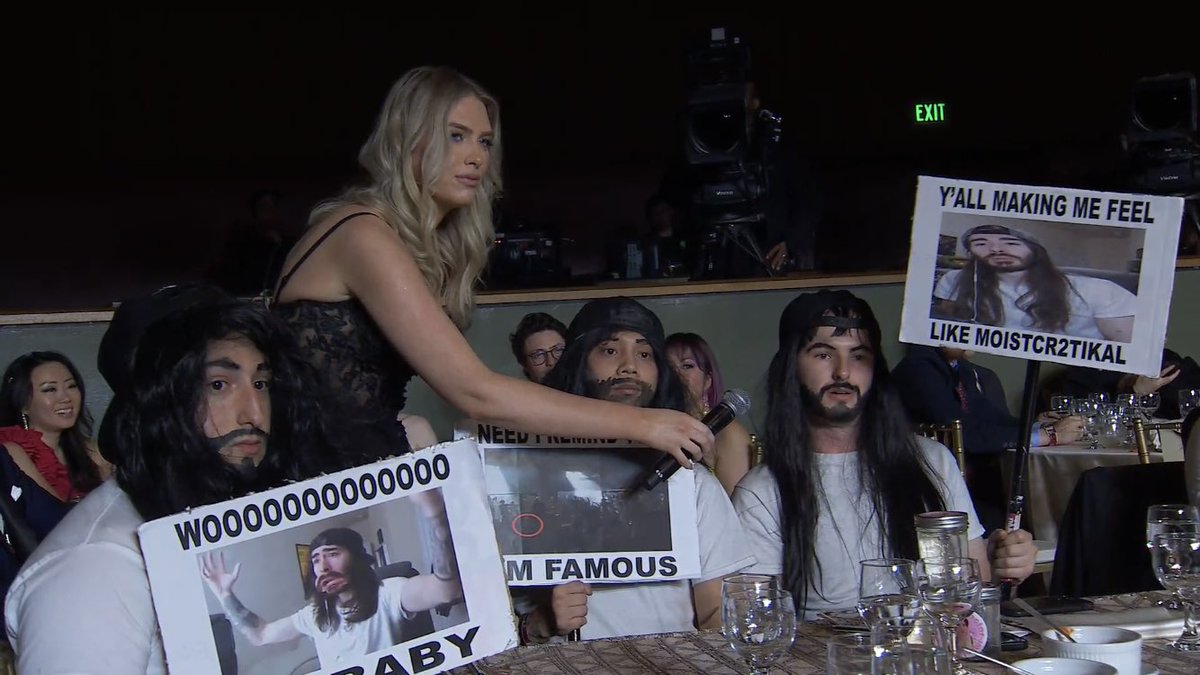 Ice is watching STREAMER AWARDS on Twitter "GUYS THE CHARLIE CLONES 