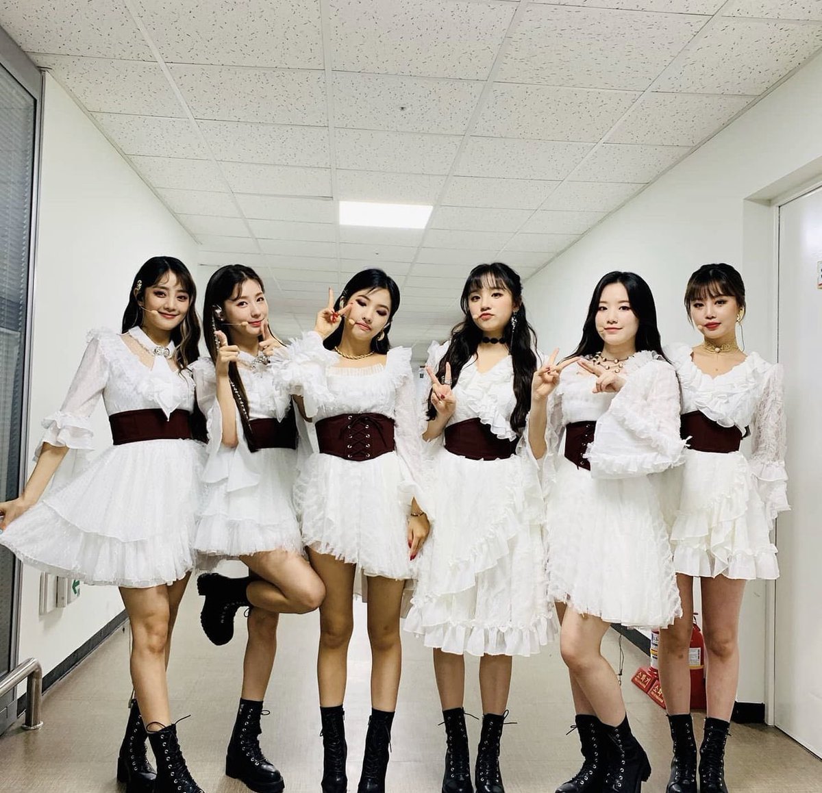 gindiecore's tweet photo. Andamos con las vibras de 𝑗ack 𝑠parrow a todo lo que da y la razón principal es el #𝐓riç𝑘ೃ𝐓𝚛𝑒𝚊̄𝑡 que se celebra hoy! Es muy probable que quedemos extra tiesas en este #冻结࣪ᰍ𝐶𝔅 pero todo va a valer la pela cuando veamos a los cinco guapotes pisar el escenario. 😩 https://t.co/XhBNgEyj09