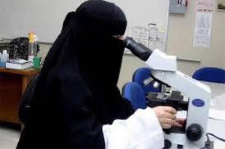 khalidfahad77's tweet photo. نبارك للأخ عبد الرحمن بن عييد المشرف على مستشفى د سليمان الحبيب التخصصي.التقدير الذي حظيت به شقيقته الدكتوره وفاء من جامعة جونز هوبكنز الأمريكية. عقب قيامها بأطلاق (متلازمة العييد)من قبل المركز الطبي الذي تشرف عليه وذلك تقديراً لمجهودها وأبحاثها التي استغرقت ثمانية اعوام لاكتشافه https://t.co/7HWt0LEAAq