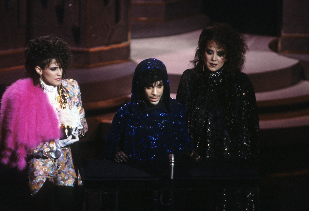In 1985, dressed in a shimmering purple hooded cape and flanked by @TheRevolution, Prince accepted the Oscar for his monumental soundtrack Purple Rain.