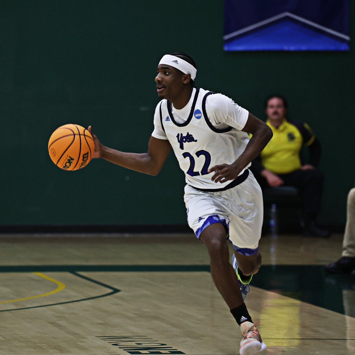 csusbathletics's tweet photo. WINNINGEST TEAM IN PROGRAM HISTORY! 

With their West Region Semifinal win over Cal State San Marcos, the 2022-23 Yotes become the winningest team in program history with 29! 👏🏀

#10TEAMSONEPACK #ChampionPerformance https://t.co/dRjxpG5uEp