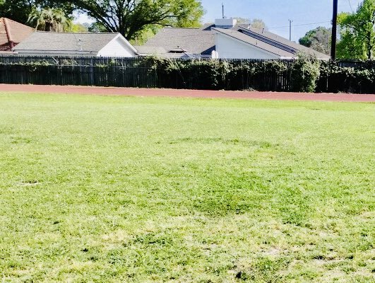 EisenhowerFB's tweet image. Coach Rodney and @DragonsTFC Thank you for #SWOOPing in today &amp;amp; helping us clean up the 🦅 Nest. #lookgoodfeelgood #feelgoodplaygood Future Ike Eagles leading the way. #ItTakesAVillage