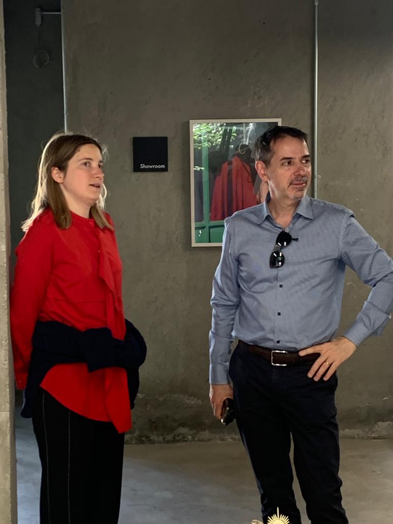 EmbEspMex's tweet photo. El Embajador 🇪🇦 disfrutando este fin de semana de la inauguración de #ProyectoT, exposición colectiva con los artistas que han hecho residencia en el espacio de creación, entre ellos los artistas 🇪🇦
@arte_miro @AlvaroBorobio https://t.co/JGXo2nIxaV