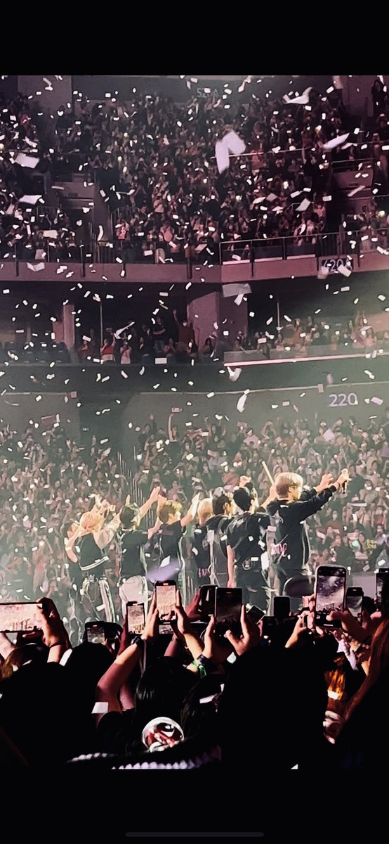 naexskz's tweet photo. 2019                                        2023

#SKZinMNL https://t.co/8A80DSWOc8
