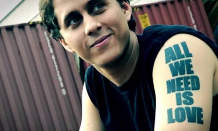 beckham_ale's tweet photo. Hoy cumpliría 35 años Cancerbero.
Tirone José González Orama, conocido artísticamente como Canserbero, fue un cantante, rapero, compositor, productor, idealista y activista venezolano. 1/2
#Cancerbero 
#quererquerernos 
#rap 
#hiphop https://t.co/yS2wOqwHda