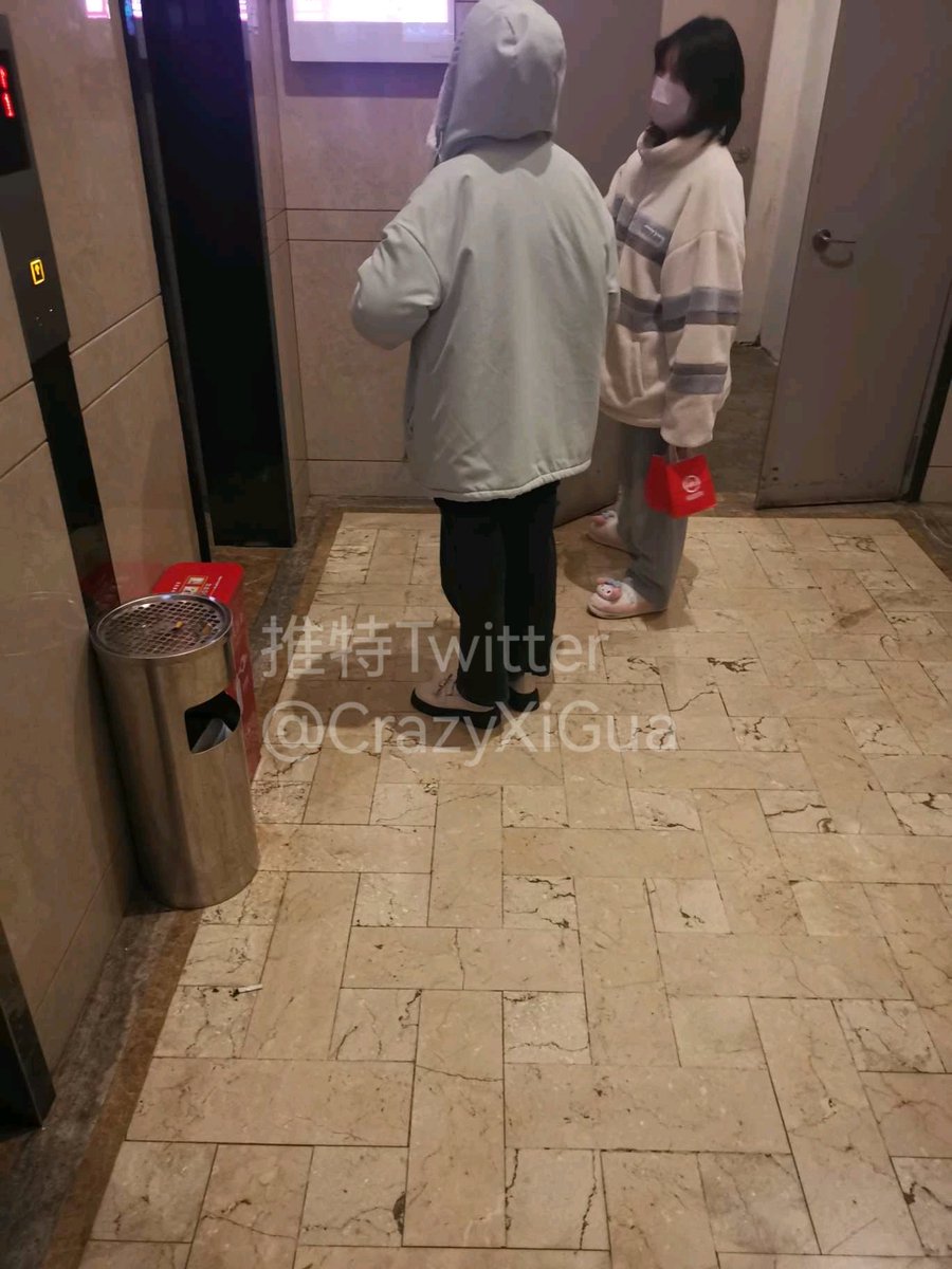 跟扫两个长得很可爱的小女生，只可惜没把鞋脱外面！#扫楼 #打胶 #扫楼打胶 #射鞋 #跟扫 https://t.co/Ch4D6IDp4X