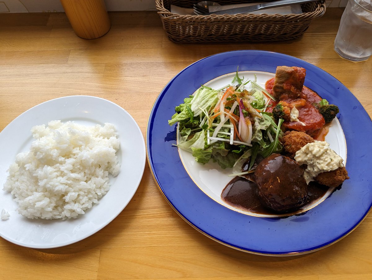 google_fun's tweet image. #今日の昼飯　#TodayLunch
#Pixel6 #食テロ
#超絶ウルトラスペシャルランチ
久しぶりに、洋食ランチにします。
料理は美味しゅうございましたが、若いカップルに囲まれて、お一人様で頂きました(ﾉД`)ｼｸｼｸ