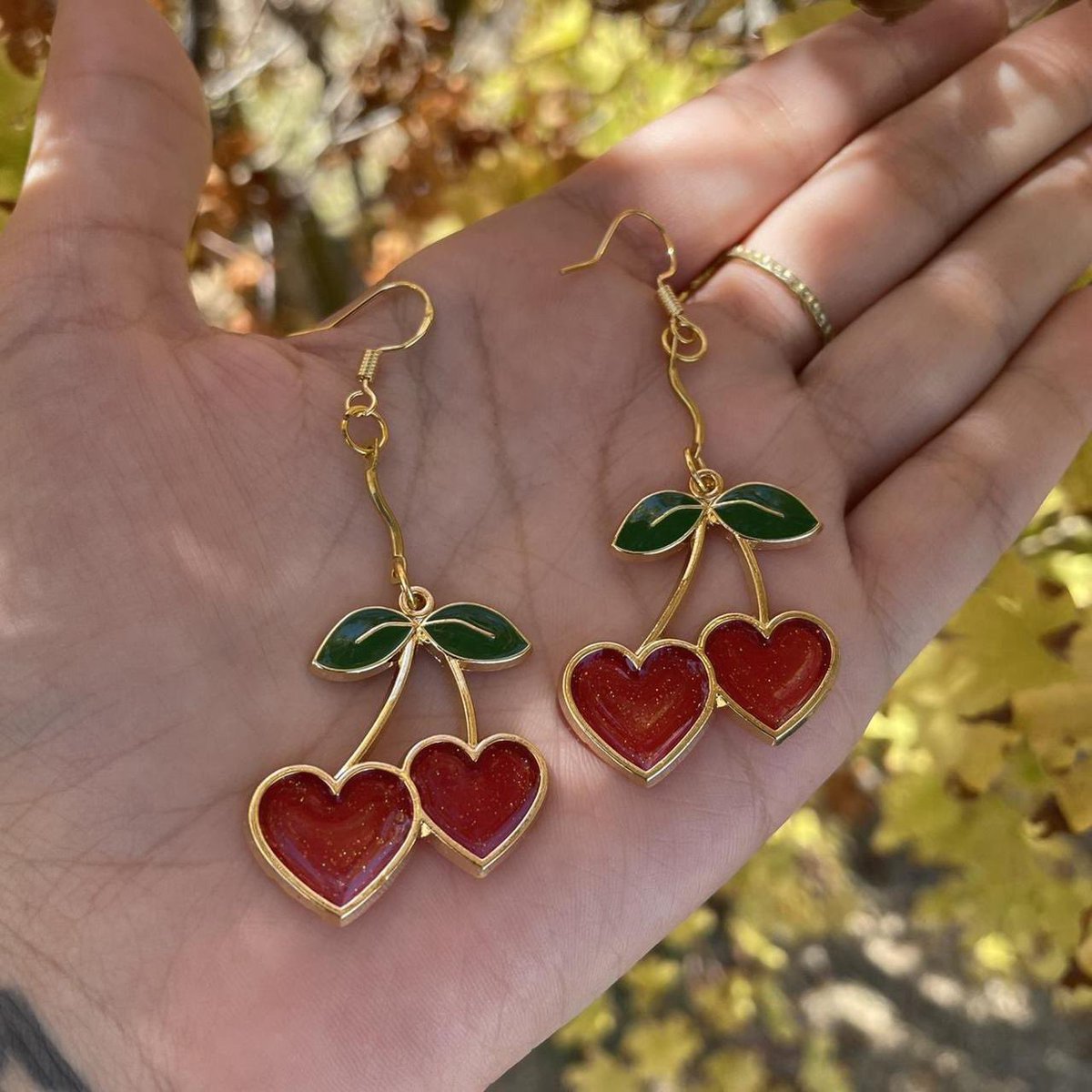 hi friendly reminder, everything ships free 🧚🏼‍♀️

depop.com/baabylovebug