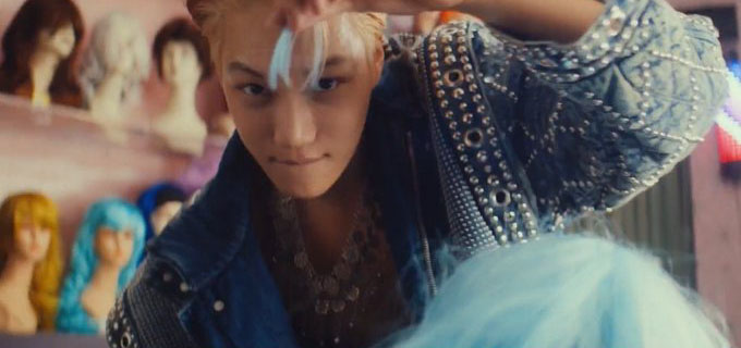 WORLDMUSICAWARD's tweet photo. #EXO's gorgeous #KAI 카이 shares epic MV Teaser for his hugely awaited comeback #Rover, out March 13 at 6pm (KST)!🎥💥🌎🕺✨🌟❤️‍🔥👑💚

#카이 #엑소 #weareoneEXO 
#KAI_Rover

💿Pre-order
https://t.co/AUqEGKL1aO https://t.co/9ugmsXQT60
