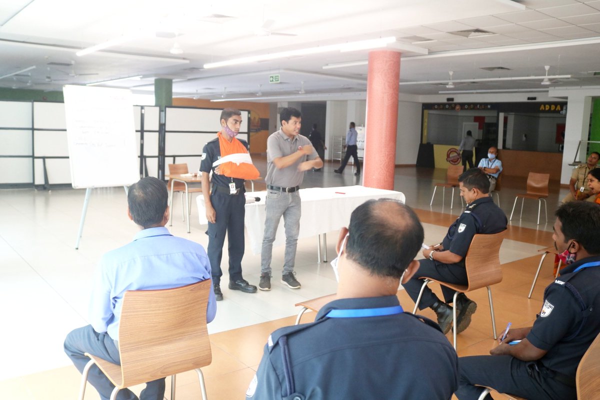 laxmandway's tweet photo. First Aid Training at Infosys Bhubaneswar.
Provided training to hundreds of employees to enhance safety.
#SafetyFirst
#FirstAidSavesLife
@FirstAid_Man https://t.co/6G0jqbGaAu