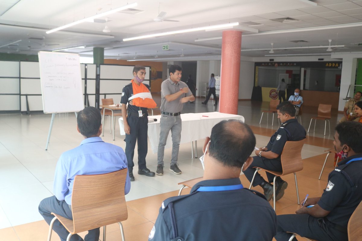 laxmandway's tweet photo. First Aid Training at Infosys Bhubaneswar.
Provided training to hundreds of employees to enhance safety.
#SafetyFirst
#FirstAidSavesLife
@FirstAid_Man https://t.co/6G0jqbGaAu