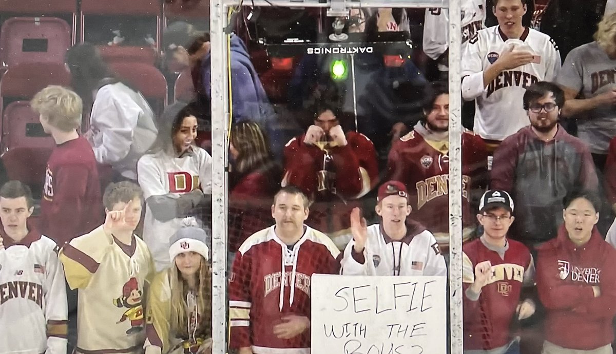 CollegeHockeyW's tweet photo. Congratulations @DU_Hockey impressive SWEEP! @DCarleDU and the staff! See you in St.Paul! @TheNCHC @NCAAIceHockey @collegehockey @CollegeHockeySW #FrozenFaceoff #ColoradoStyle https://t.co/VM9HltjU09
