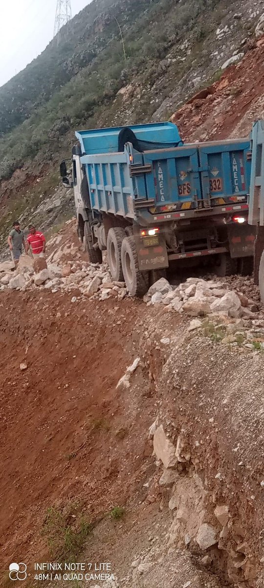 BlasMbp's tweet photo. Tramo Sihuas-Chuquicara
Y las autoridades brillando por su ausencia.
@kellyportalati2 @ChaconNilza @LadyCamones @DarwinEspinozAP 
@MTC_GobPeru @ProviasNac_Peru https://t.co/ZM72XyveVP