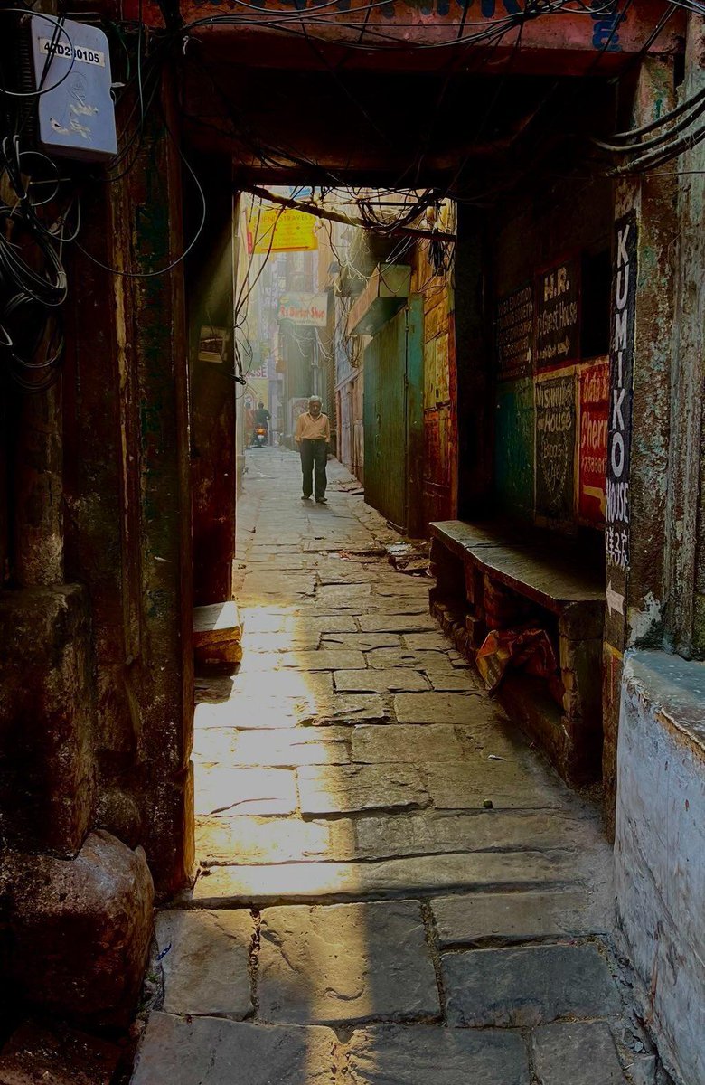 tarunemany's tweet photo. Varanasi dairies #Harharmahadev https://t.co/weAmp7qln9