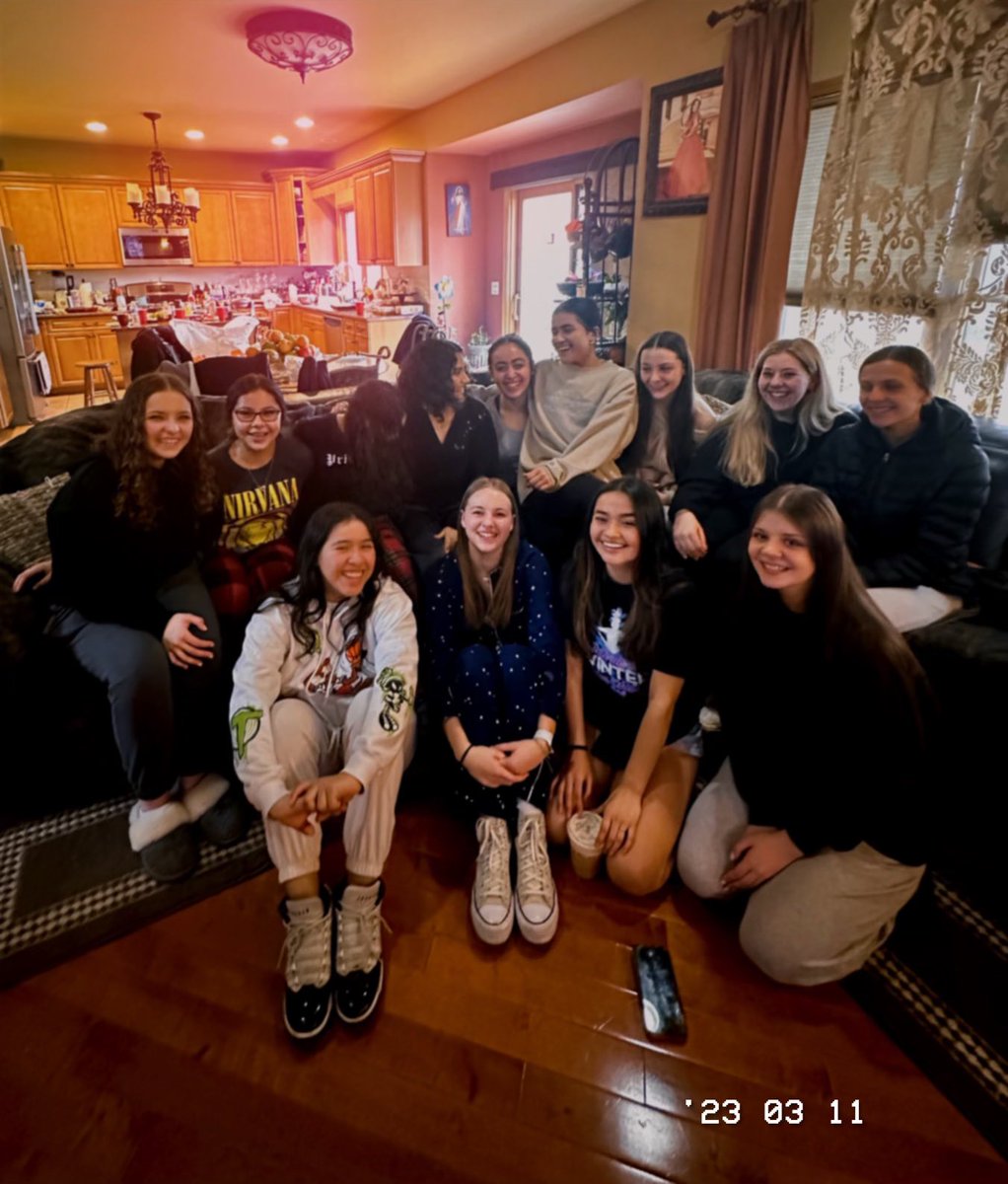 bisonfastpitch's tweet photo. Love that the girls got together today after practice! 💙🦬🥎 https://t.co/y52G1c1qji