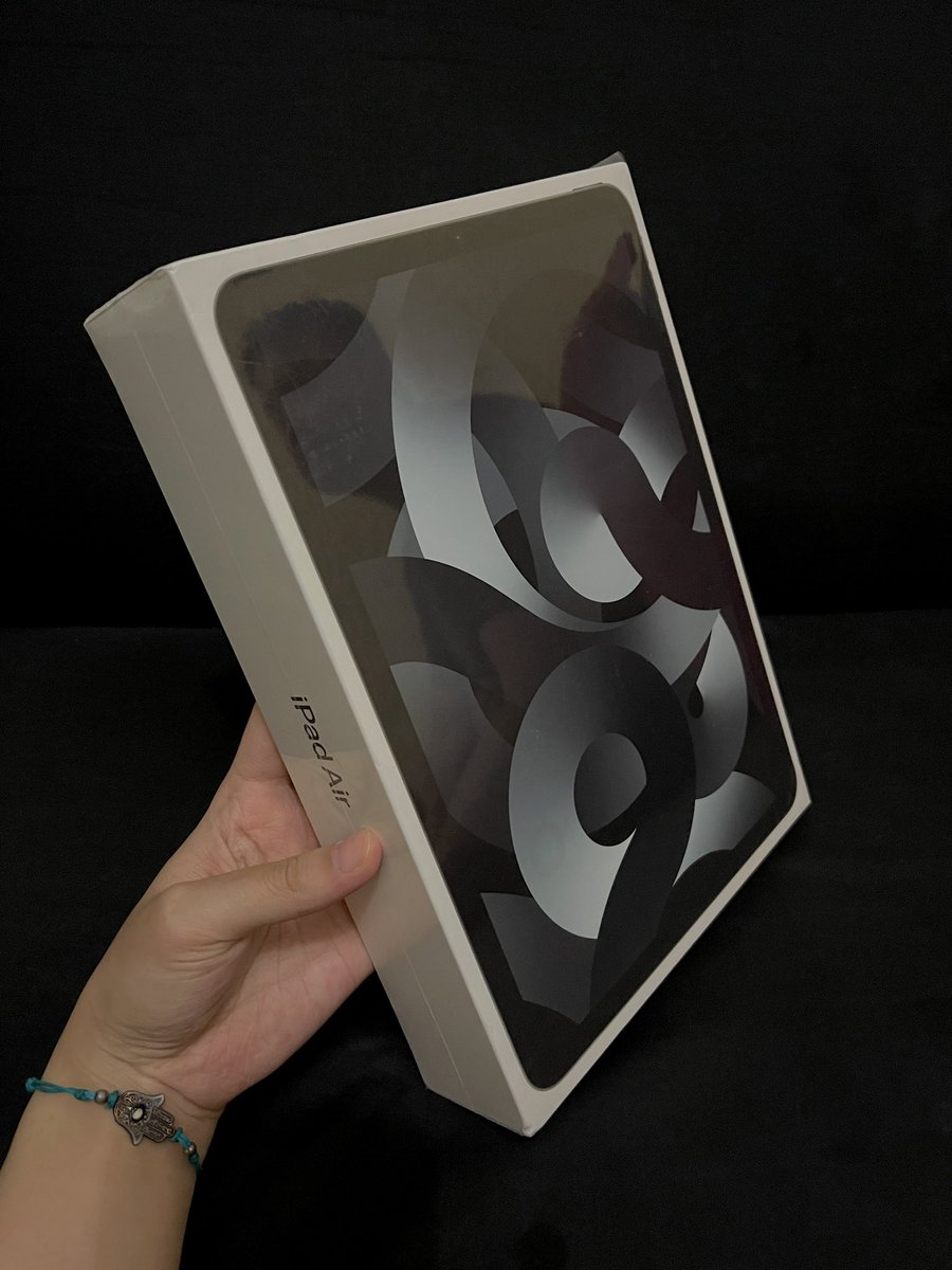 SundariUcu's tweet photo. Di Jual - iPad 5th, wifi only, 256, Space Grey, BNIB, kondisi 1000% Ori dan Baru, masih segel, no tipu2, no ribet2,  Price 10.200 aja (harga dibawah pasaran), lokasi Tebet Jaksel, minat serius DM ya #zonauangᅠᅠᅠ #zonauang #Apple #iphone #ipadair5 https://t.co/7YI4qo5Gk2