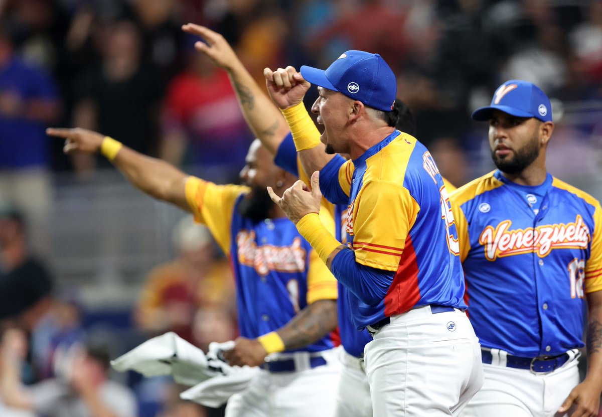 #ClásicoMundial⚾| La selección venezolana de béisbol superó a su par de República Dominicana 🇩🇴 con pizarra de 5 rayitas por 1 a favor de Venezuela 🇻🇪 

Siendo esta la primera presentación del equipo venezolano en el torneo mundialista de béisbol.

#SoleimaniVive
