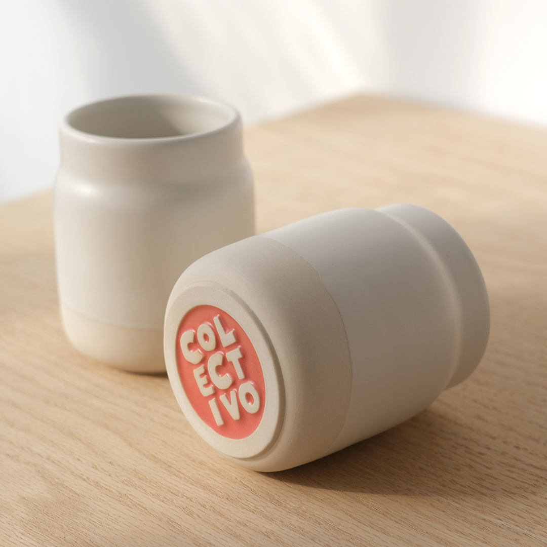 ColectivoCoffee's tweet photo. Introducing our NEW #Misewell Mug in cream and coral! Available only at our webstore - while supplies last https://t.co/U7yXduDgdR
Hand-crafted in #Milwaukee exclusively for Colectivo, this sleek 8oz mug fits perfectly in your hand for that first cup of #coffee in the morning. https://t.co/LMnu24U8Si