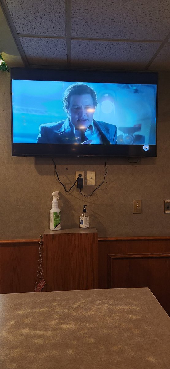 Watched WONDER WOMAN 1984 on TNT at a bar while drinking vodka.
It didn't help. https://t.co/2Pt2bZK313