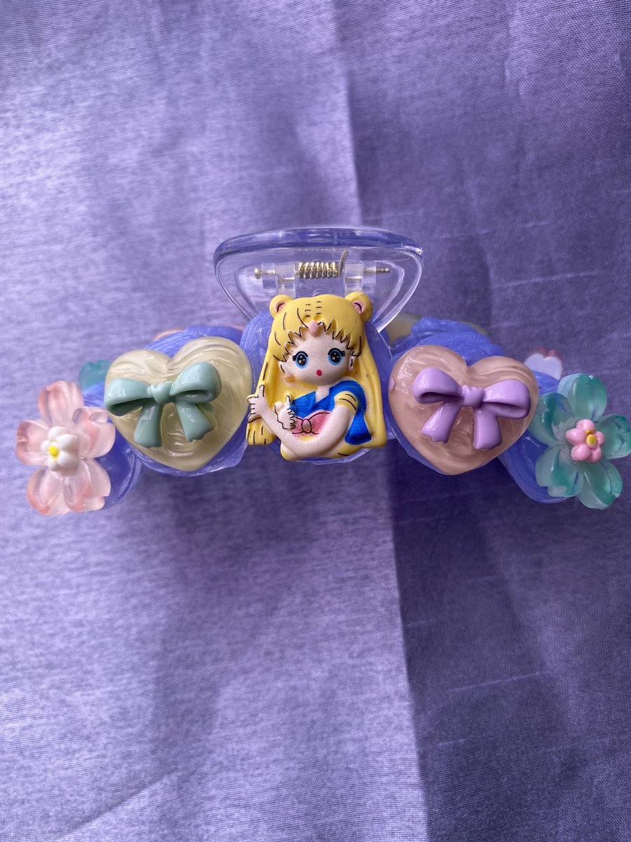 AtinyXio's tweet photo. Helloo ! I have been making decoden claw clips to sell , if anyone is interested dm me on my instagram @/decobxnny. I’d appreciate any type of support towards my small business 💕 https://t.co/1Lnr22iHMv