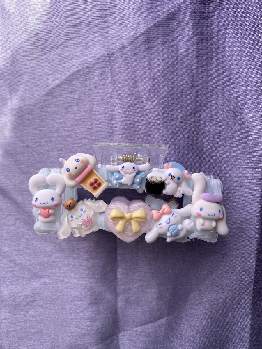 AtinyXio's tweet photo. Helloo ! I have been making decoden claw clips to sell , if anyone is interested dm me on my instagram @/decobxnny. I’d appreciate any type of support towards my small business 💕 https://t.co/1Lnr22iHMv