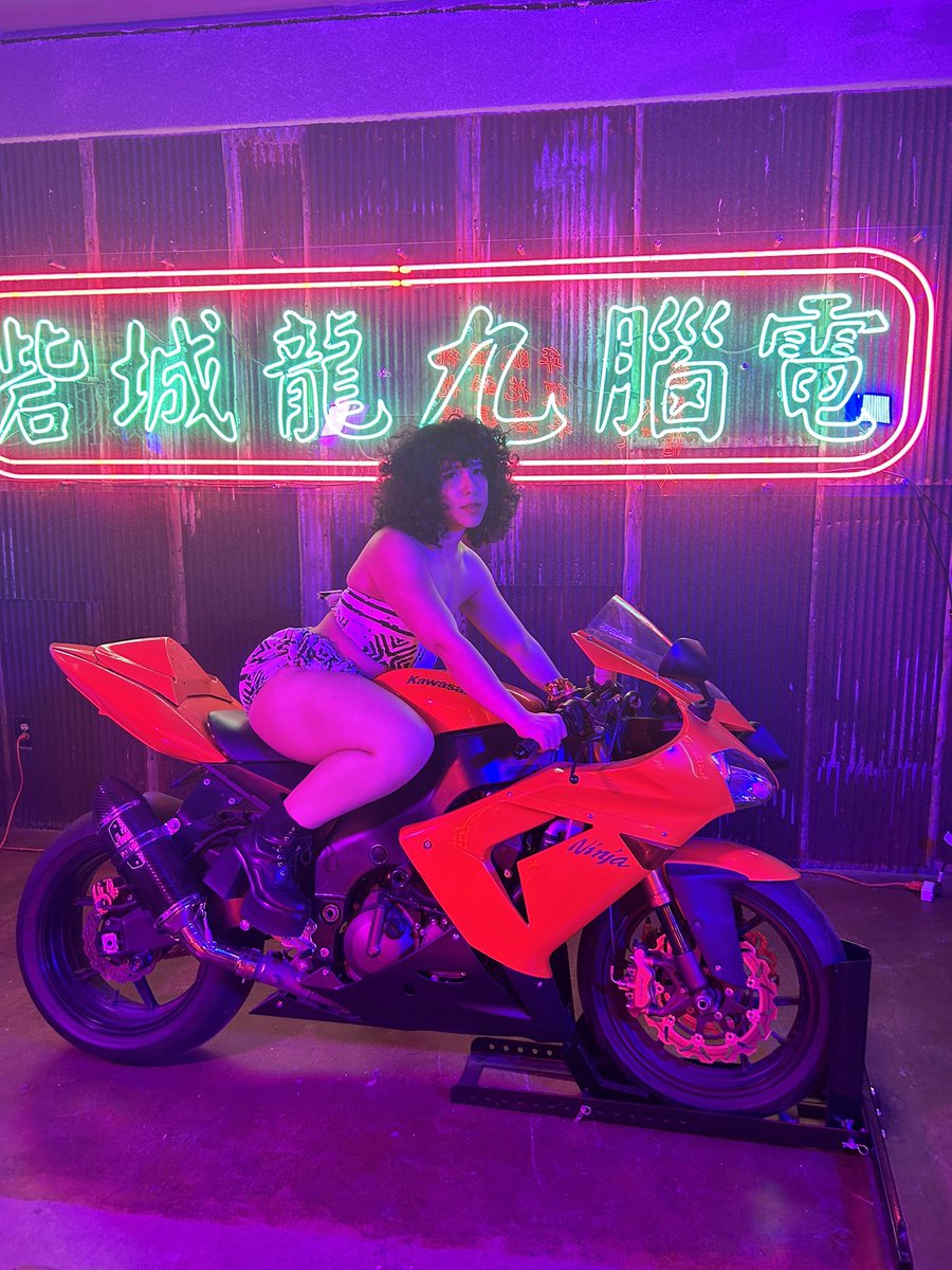 nyoomnilla's tweet photo. 🏍️ getting my smize on 😏 🌶️ https://t.co/wEebwpLXTC
