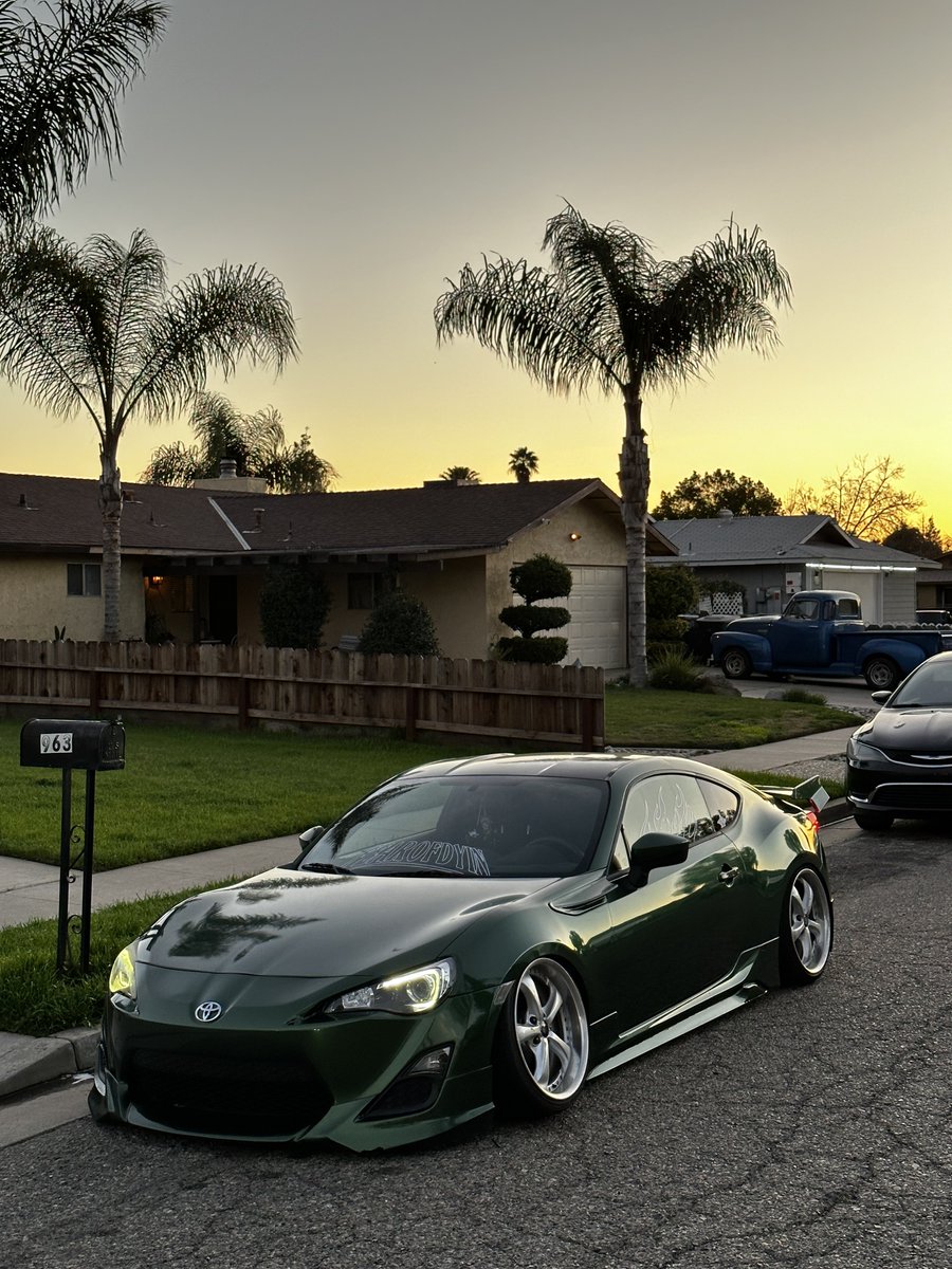 86petee's tweet image. she bad or whateva