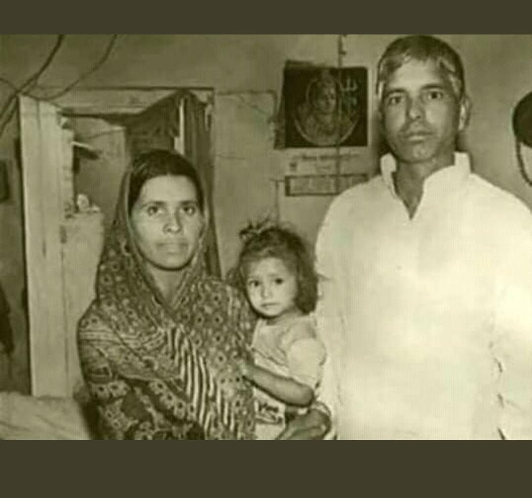 jayantjigyasu's tweet photo. हम परिवार वाले हैं, इसलिए पारिवारिक मूल्यों, सामाजिक मर्यादा व सार्वजनिक जीवन की गरिमा को जानते हैं. जिस तरह से स्तरहीन राजनीति का मुज़ाहिरा हो रहा है, वह मानव मर्यादा के सर्वथा प्रतिकूल है! 

तमाम झंझावातों को हमने, हमारे परिवार ने&amp;हमारे समर्थको ने झेला है. 
#तेजस्वी_नहीं_झुकेगा https://t.co/WJjUA9ypTe