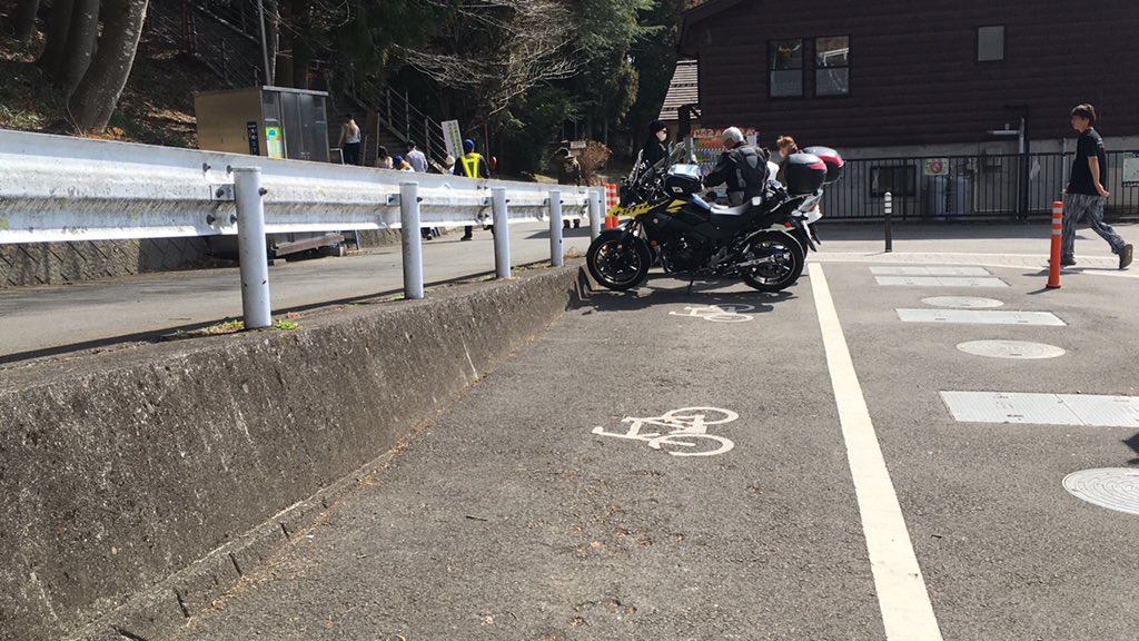 MRTEC5's tweet photo. 月末に来る予定の場所。二輪駐車場が少ない。間違いなくウチのクラブで占領してしまうな(^_^;)
#ロケハンツーリング
#楽しいバイク
#ツーリング
#MRTEC
#Vストローム250 https://t.co/LlAoT7TUp6