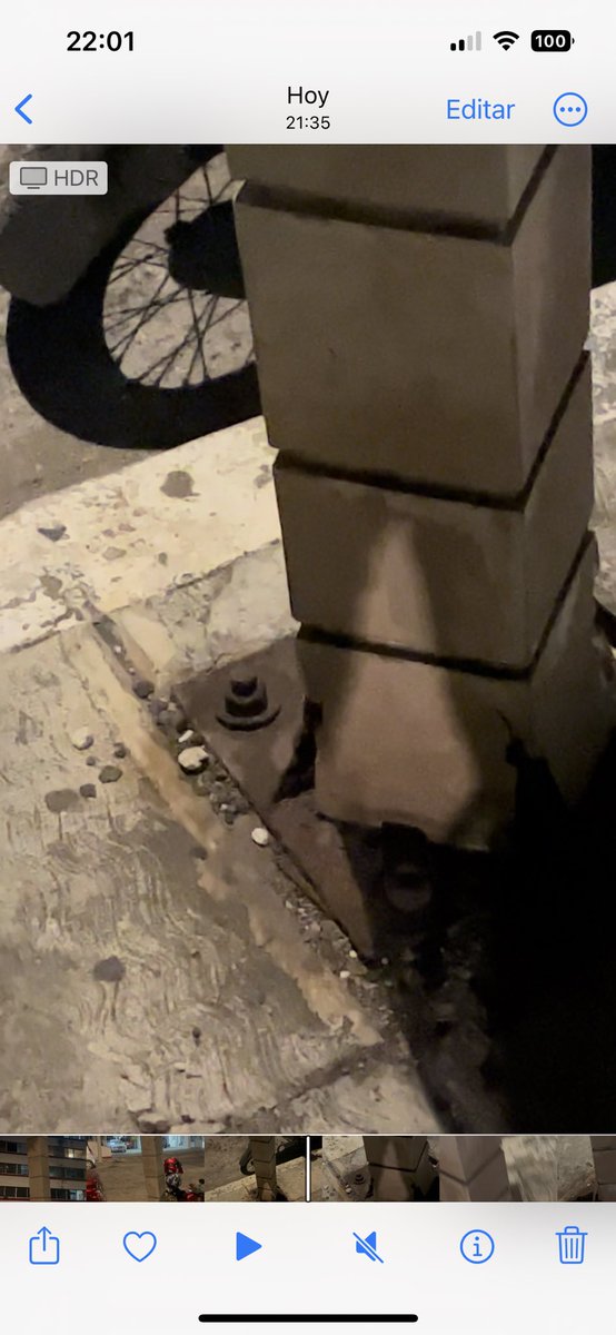 JuanCarlos_GN's tweet photo. Así las luminarias del parque de las Américas. No digan que no se les aviso si ya existe un folio que levante personalmente en el @AyuntaMerida. Ojalá que nunca pase un accidente. https://t.co/IvhnwUGb5k
