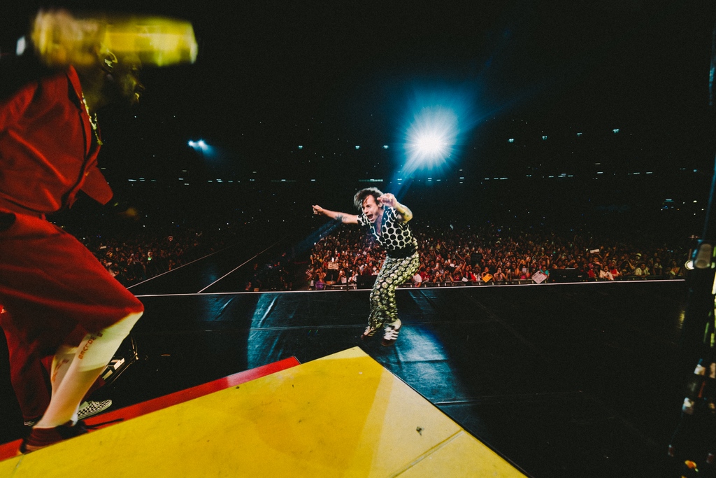 livenationph's tweet photo. Here are some photos from Harry Styles: Love on Tour in Thailand 😍

Philippines, it's time for an unforgettable night of music, colorful OOTDs and some Satellite stomping at the Philippine Arena this Tuesday! See you there! 🤩🍉🥝🍒

#LoveOnTourPH
#HarryStylesInPh https://t.co/KVV92LNhyY