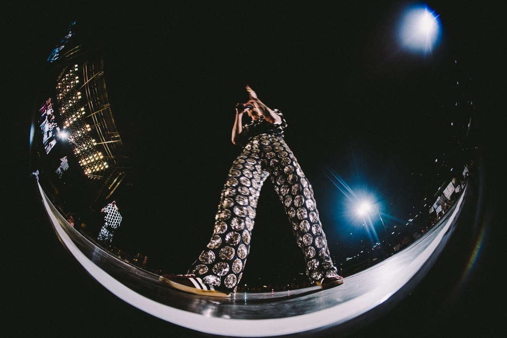 livenationph's tweet photo. Here are some photos from Harry Styles: Love on Tour in Thailand 😍

Philippines, it's time for an unforgettable night of music, colorful OOTDs and some Satellite stomping at the Philippine Arena this Tuesday! See you there! 🤩🍉🥝🍒

#LoveOnTourPH
#HarryStylesInPh https://t.co/KVV92LNhyY