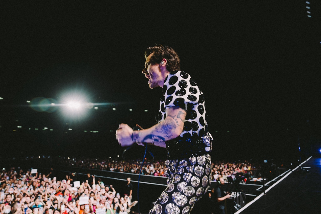 livenationph's tweet photo. Here are some photos from Harry Styles: Love on Tour in Thailand 😍

Philippines, it's time for an unforgettable night of music, colorful OOTDs and some Satellite stomping at the Philippine Arena this Tuesday! See you there! 🤩🍉🥝🍒

#LoveOnTourPH
#HarryStylesInPh https://t.co/KVV92LNhyY