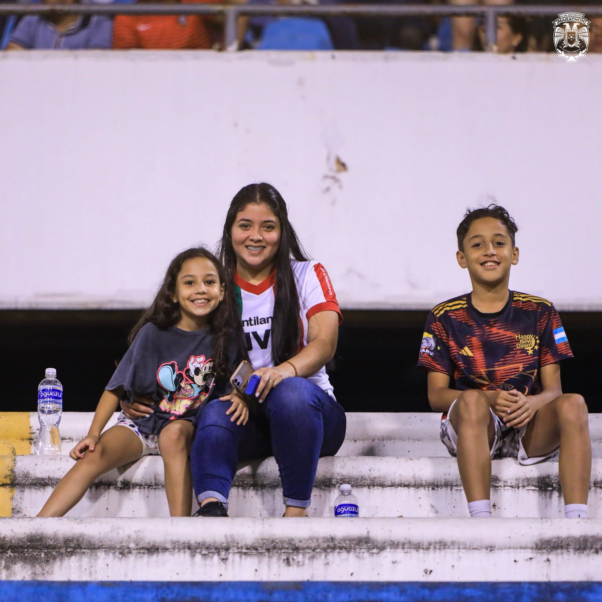 CDMarathon's tweet photo. La afición llegó en familia a presenciar el Clásico Nacional 🦖💚

#MonstruoVerde https://t.co/WOuCEf30FK