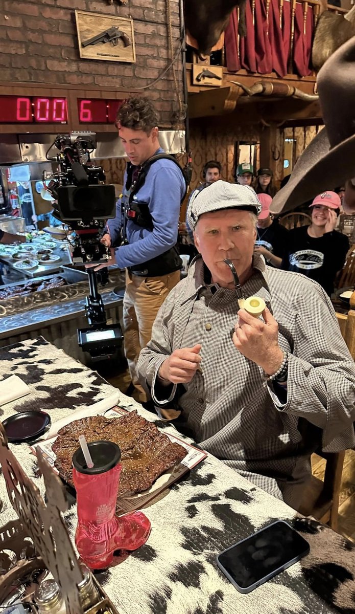 Oh you know, just Will Ferrel attempting the 72 oz. Steak Challenge at The Big Texan in Amarillo, TX 🥩 

Photo via The Big Texan