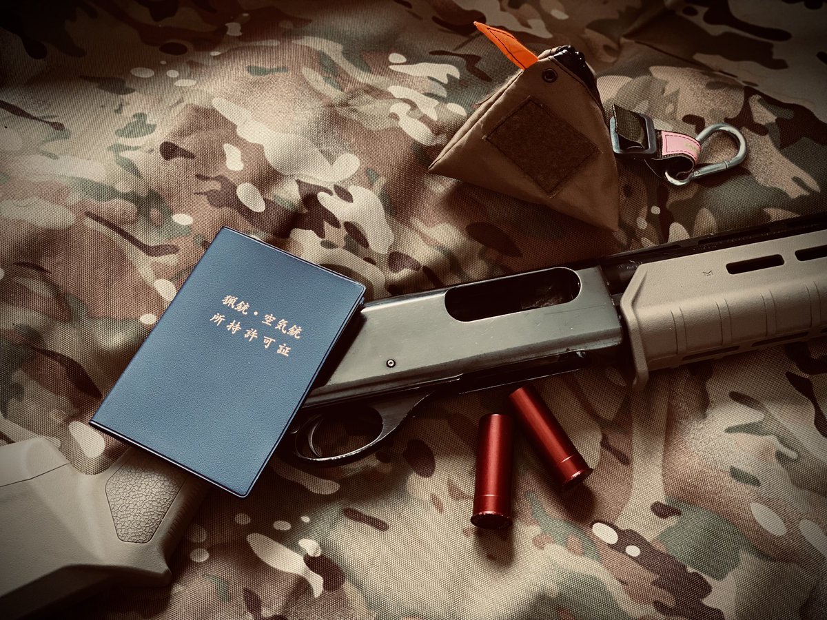 yamadesky's tweet photo. ファーストガンはRemington Model 870、MAGPUL FOREND、STOCKカスタムにしました✨狩猟デビューまでに、腕を磨かなければ😅

＃レミントン ＃Wingmaster
＃猟銃 ＃ダミーカートリッジ https://t.co/5CAxiwY55C