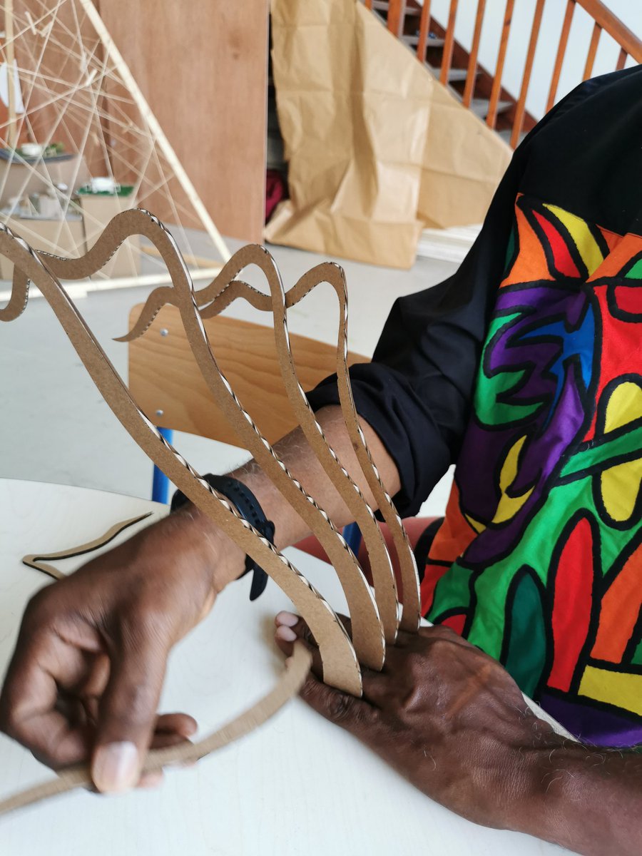 karinenicolas4's tweet photo. See you soon Robert Young. Un workshop de 10 jours avec notre styliste trinidadien de la marque the cloth qui se termine en beauté et en émotions mais toujours en anglais ! https://t.co/M2WJFx18FW