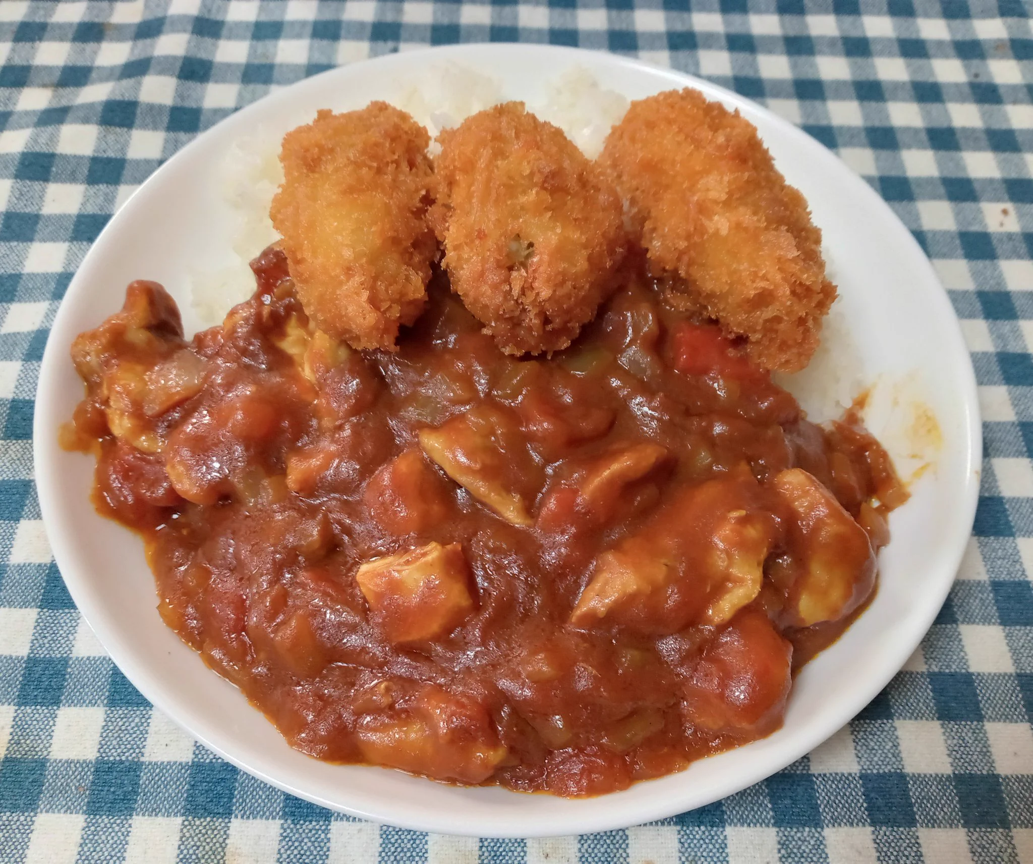 まるみキッチンさんのバターチキンカレーを作ってみた
炊飯器なのにちゃんとカレーになってるし、ゴロゴロした鶏肉やトマトも合わさって美味しかったです🍛  