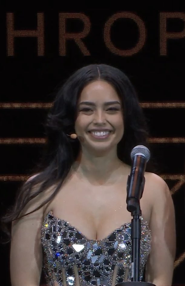 Hata on Twitter "Some Pics Of Valkyrae in the shiny Dress from the