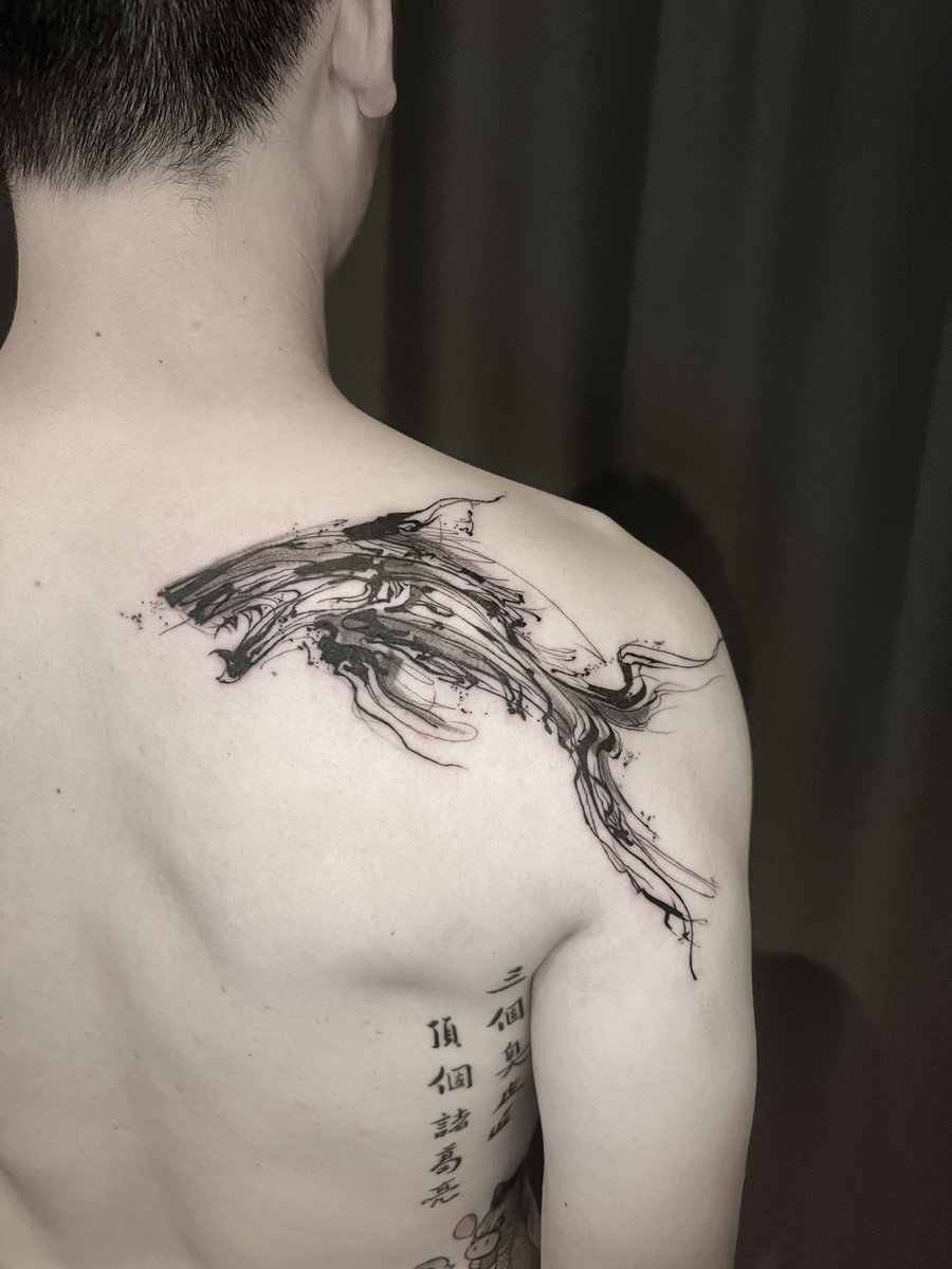 aellim99's tweet photo. My abstract markerstyle rendition based off my client’s drawing of a shark his friend drew for him. Finished this tattoo in about 3 hours. #aellim #sharktattoo #abstracttattoos #markerstyletattoo #singaporetattooartist #tattoo #inked https://t.co/BnC4Aatzd5
