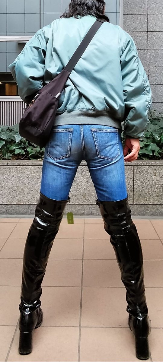 yokaFLIP2's tweet photo. #ThighLengthboots  #Thighhighboots  #feti  # boots  #sexy  #overthekneeboots #highboots  #kneeboots #highkneeboots #bootgoals #otkboots #bootfeti #skinnyjeans # jeans https://t.co/cCYcA61FDr