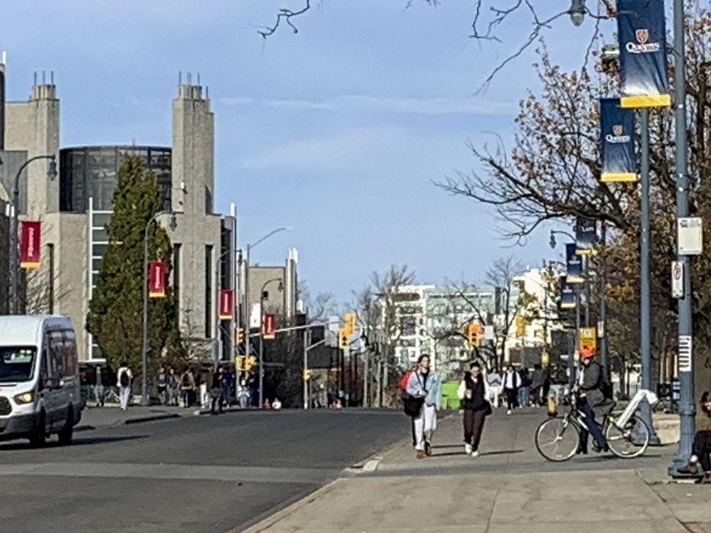 WhigStandard's tweet image. Kingston, home of Queen's University, St. Lawrence College, RMC, named top city for students in Canada 
thewhig.com/news/kingston-…