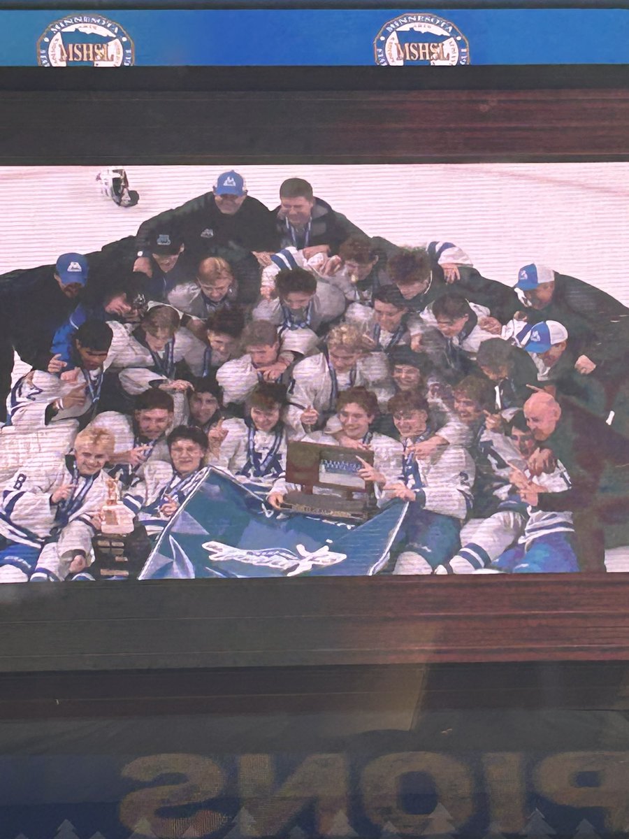 TonkaBoysPuck's tweet image. Skippers are the 2023 MSHSL State Champions! I can’t think of a kinder, more talented, hard working, and respectful young men. YOU EARNED IT.
Your school, families, and community love you! 💙
⚓️💙⚓️💙⚓️💙⚓️💙⚓️💙⚓️
#Skippers
#TonkaTakesTheTourney