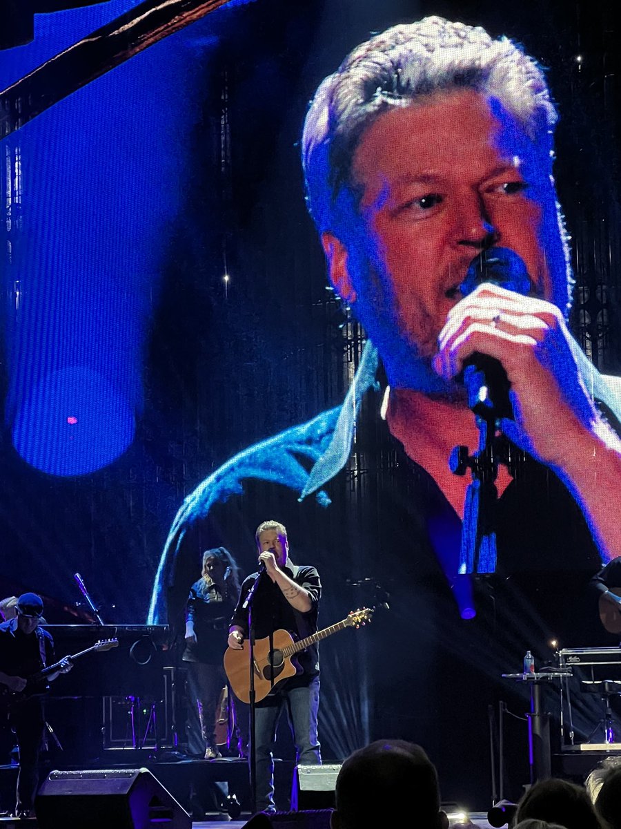 JamieMc73's tweet image. Few pics from tonight! #BSINDIANAPOLIS  @blakeshelton
