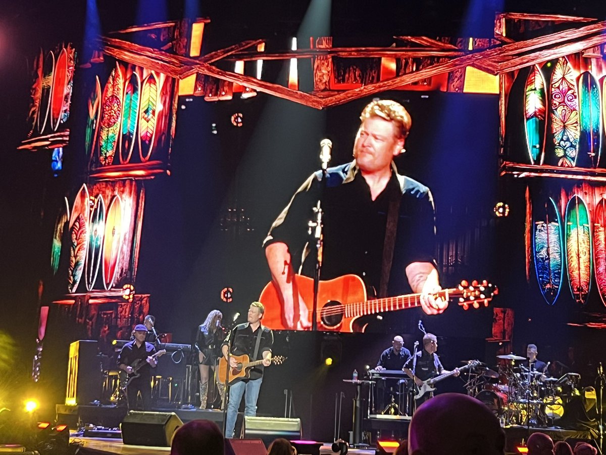 JamieMc73's tweet image. Few pics from tonight! #BSINDIANAPOLIS  @blakeshelton