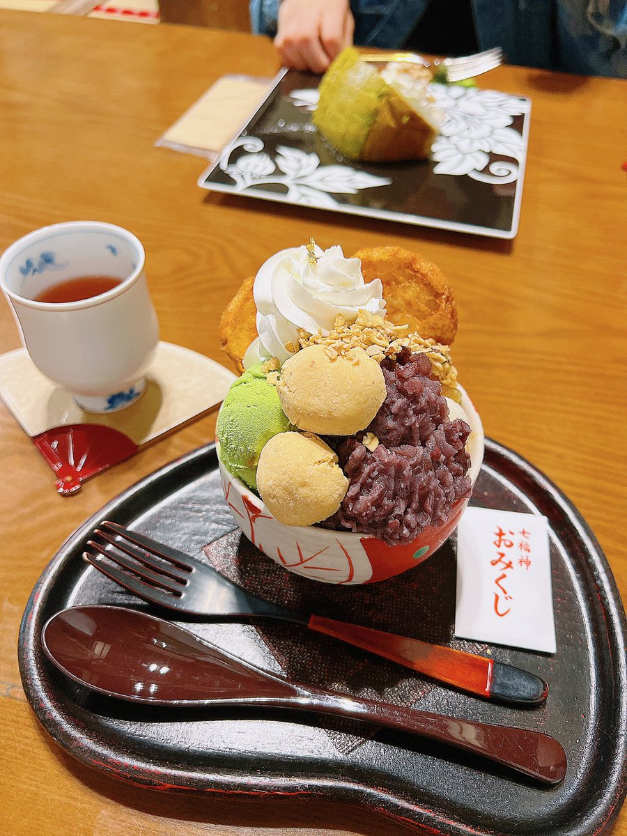 ご飯食べてすぐデザート食べまーすᐠ( ᐢᐤᐢ )ᐟ笑
お寺Cafe夢想庵で仙台麩パフェ🍨エモい🫶🏻🤍  ̖́-