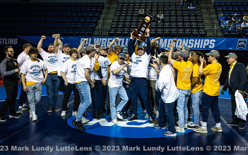 Led by champions Abney and Streck, <a href="/UcoWrestling/">UCO Wrestling</a>  wins its first <a href="/NCAA/">NCAA</a> Div. II national title since 2007

READ: teamusa.org/USA-Wrestling/…