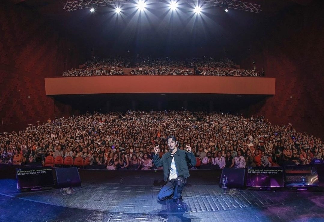 philconcerts's tweet photo. His biggest crowd so far! 

Alchemy of Souls actor, Lee Jae Wook, finally met his fans in the Philippines last night at the New Frontier Theater.

Presented by @WilbrosLive
#LeeJaeWookFIRSTinMNL https://t.co/RYg6ejqAZN