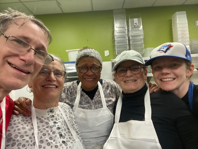 TheStopCFC's tweet photo. Our kitchen crew!
Mark, Arminda, Carmen, Jane and Katie 💚 https://t.co/A6knxBLjzK